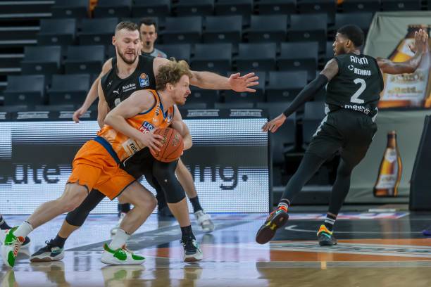 哈登无疑是 哈登无疑是