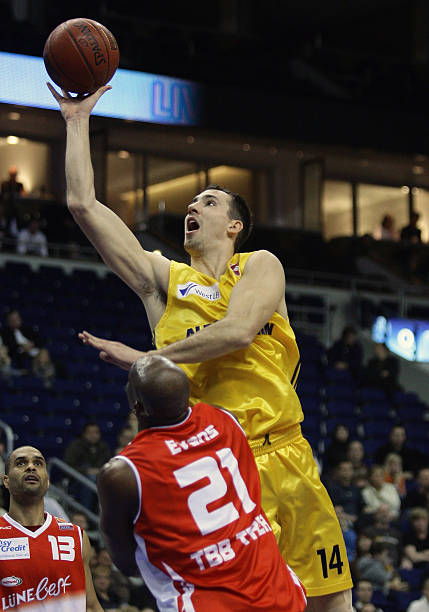 止进入球场 止进入球场