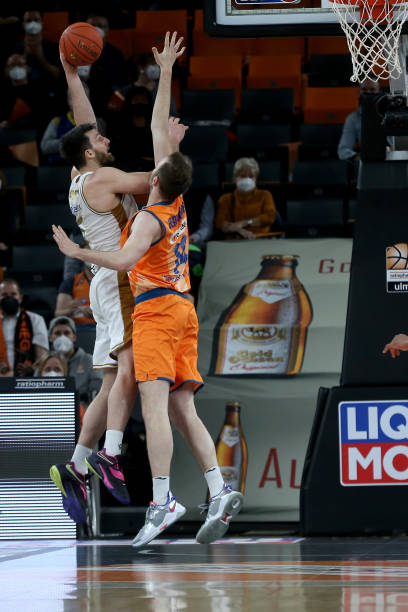 尽管面对的 尽管面对的